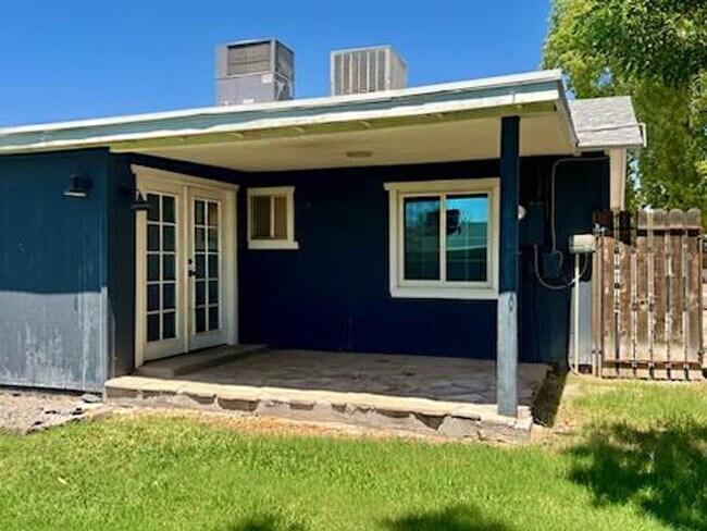Building Photo - 3-bedroom by New Re-developed Paradise Val...