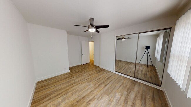 Building Photo - 11591 Riverside Dr