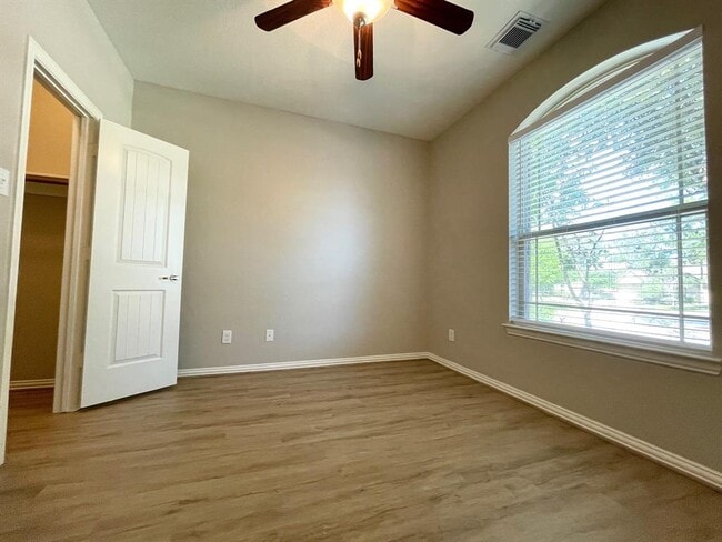 Building Photo - 11 Silver Arrow Court