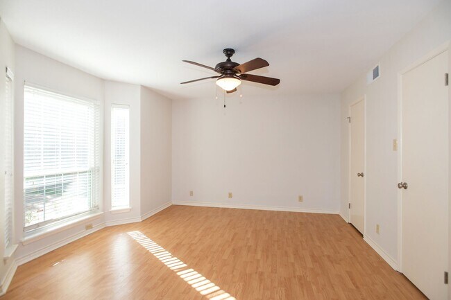 Building Photo - Charming Shoal Creek Condo - One Bed One Bath