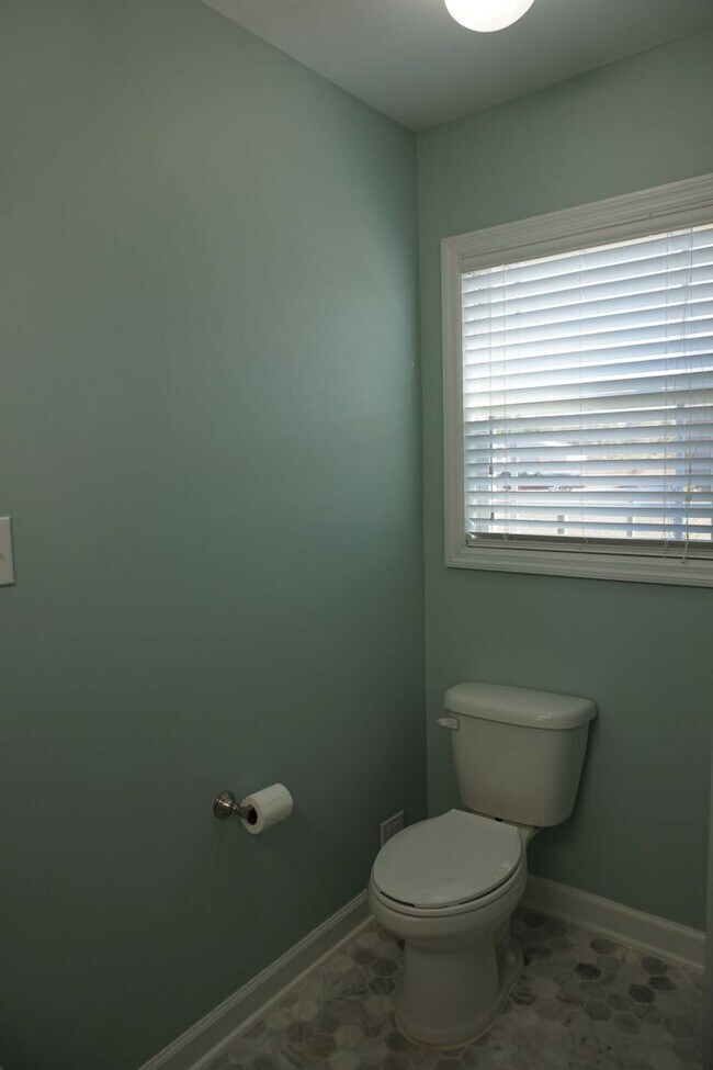 Building Photo - 3 Bedroom 2 Full bathrooms w/ Bonus room in Richlands!