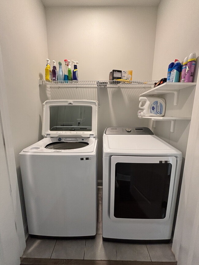 Building Photo - 608 Ravensridge Ln