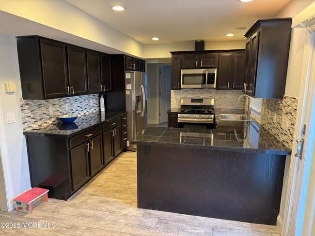 Building Photo - 28 Irongate Ln