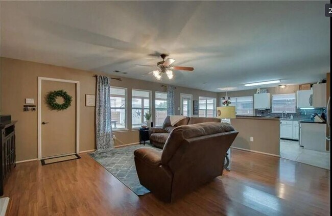 Building Photo - For Rent: Beautiful 3 Bedroom Home in Red Oak, TX!