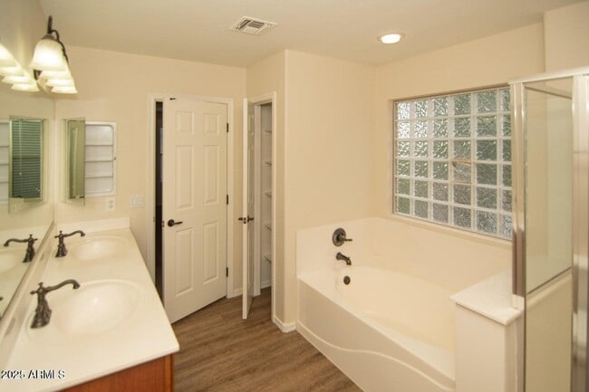 Building Photo - 605 N 111th Dr