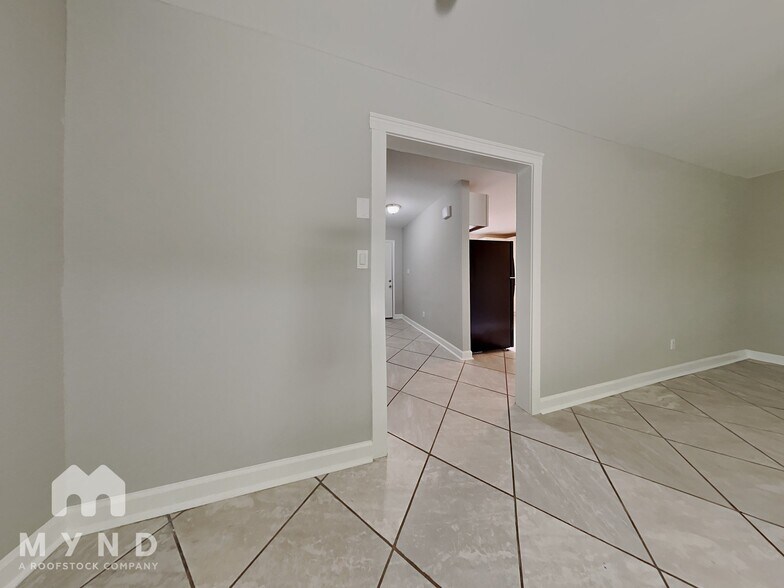 Building Photo - 526 Stratford Rd