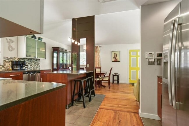 Building Photo - 2056 Arlington Ave NE