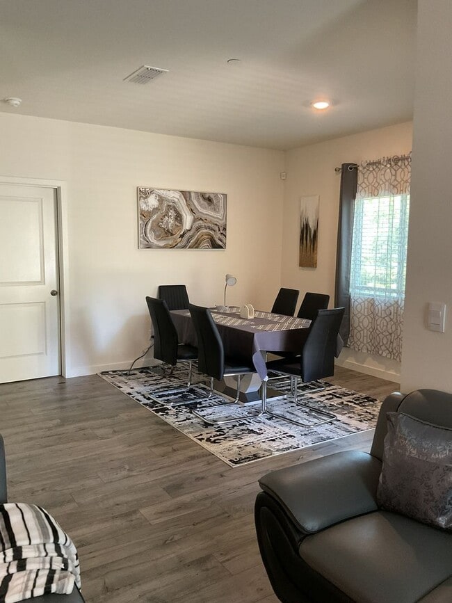 Building Photo - Newer Home in Established Subdivision!!!