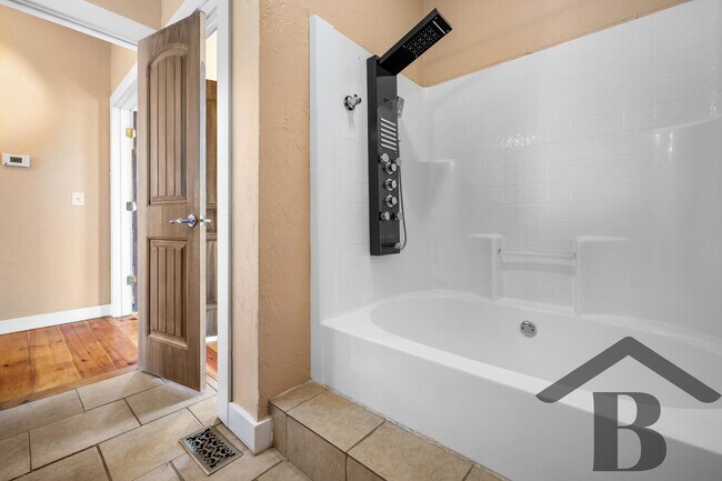 Building Photo - 1543 S Tuscany Ct