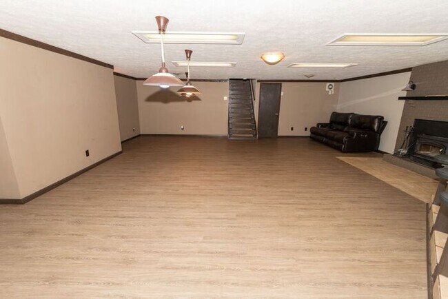 Building Photo - Prairie Lane Estates 3 bedroom ranch with spacious rooms and amenities beyond your imagination
