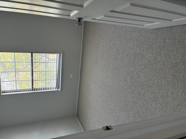Building Photo - 576 Greystone Ln
