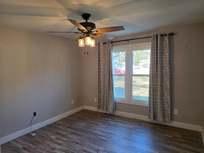 Building Photo - Fully Renovated 3 Bedroom Home Near Harrison Bay – Covered Deck & Fenced Yard