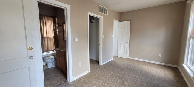 Building Photo - 217 N Washington St