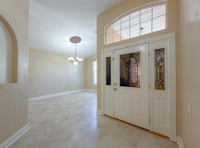 Building Photo - 3327 Dartmouth Dr