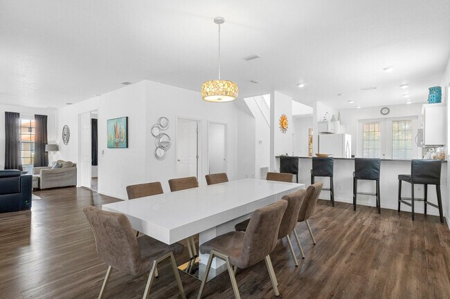 Building Photo - 4810 S Amstel Dr