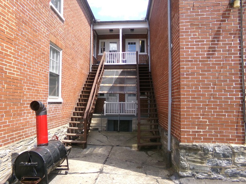 Building Photo - 324 S West End Ave
