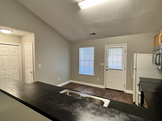 Building Photo - 325 Kingville Dr