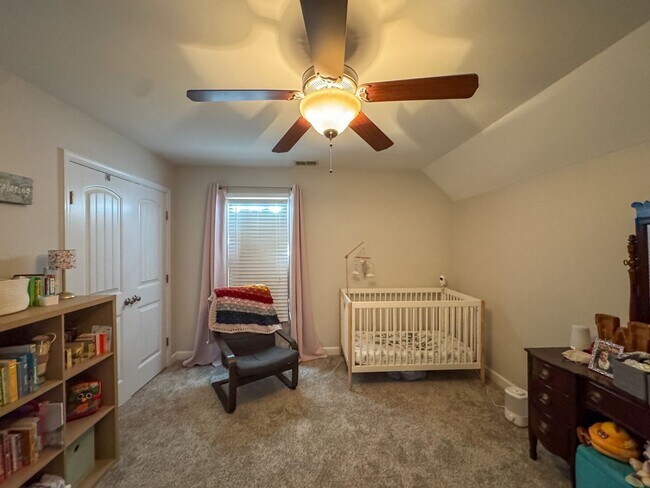 Building Photo - Well-Maintained 4 Bed 2.5 Bath Home with a Pool