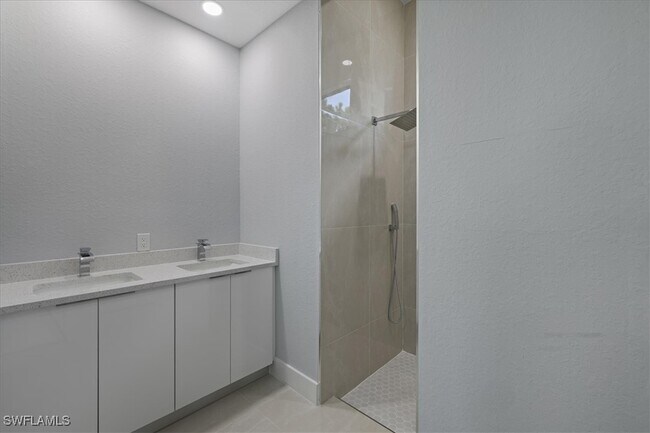Building Photo - 3209 39th St SW