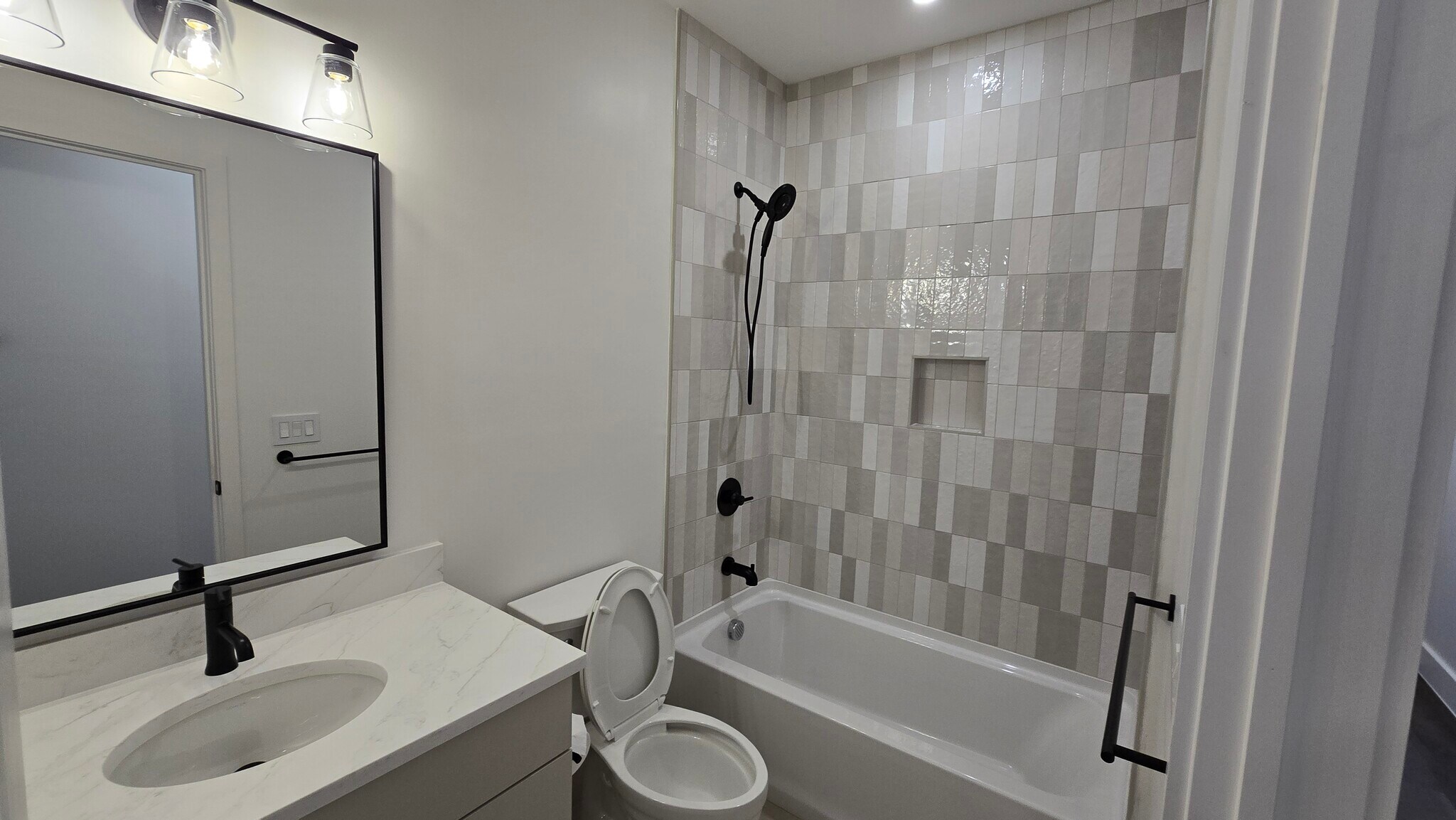 Building Photo - 75 Lake St