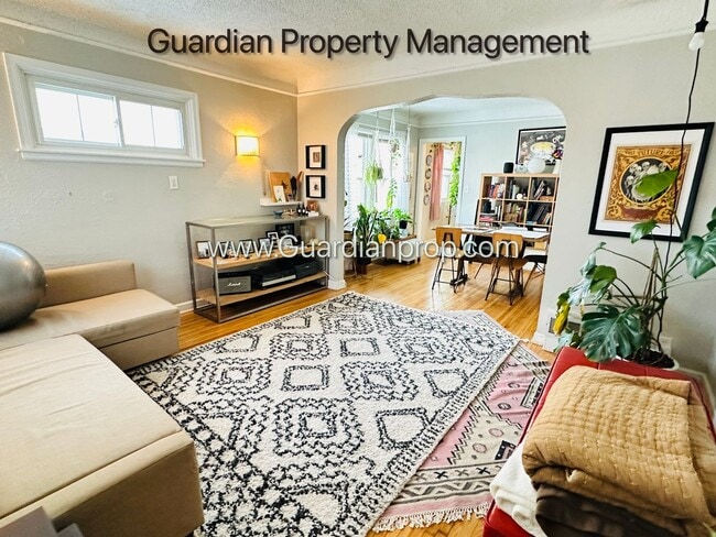 Building Photo - South Minneapolis Side by Side, Laundry, Dishwasher, Fenced Yard, Storage,  1 Car Garage available,