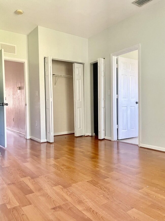 Building Photo - 521 Princess Dr