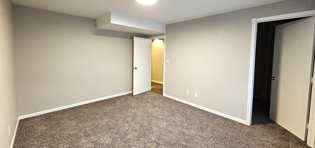 Building Photo - Beautiful Three Bedroom, Three Bathroom