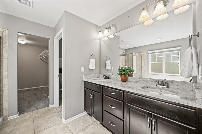 Building Photo - Beautiful 5 Bedroom Home- Move in Ready- C...