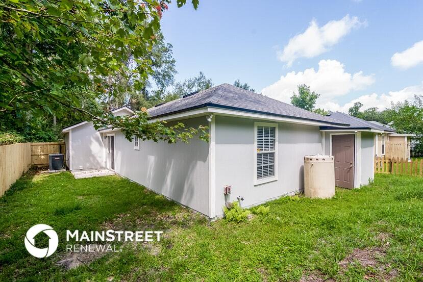 Building Photo - 10715 Ogalla Ave