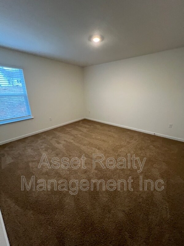 Building Photo - 305 Aspen Dr