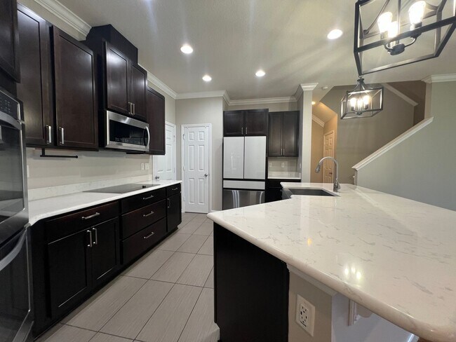 Building Photo - BEAUTIFUL 3-bedroom, 3-bathroom home in Gr...