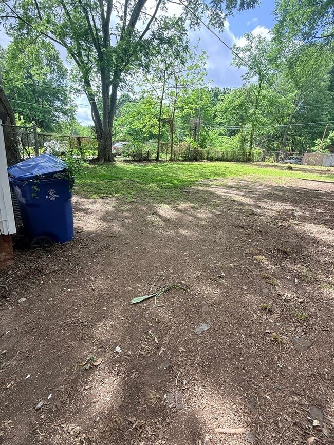 Building Photo - 2 Bedroom 1 Bathroom house In the Highland Historic District area