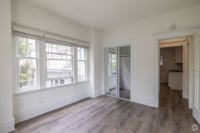 2BR, 1BA - 625SF - 2715 Channing Way