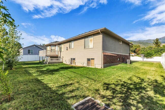Building Photo - 574 E 200 N