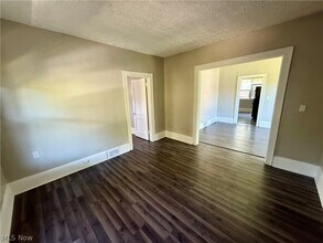 Building Photo - 866 Beardsley St