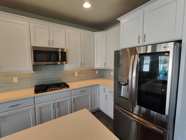 Building Photo - Spacious 6 Bed, 3.5 Bath Home in Clinton, UT
