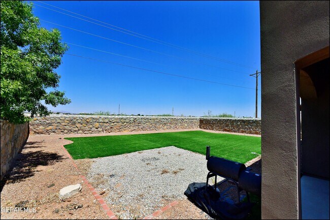 Building Photo - 3741 Loma Adriana