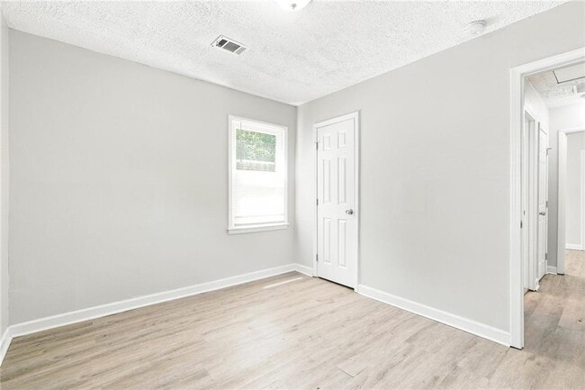 Building Photo - 2123 Blayton Ln SE
