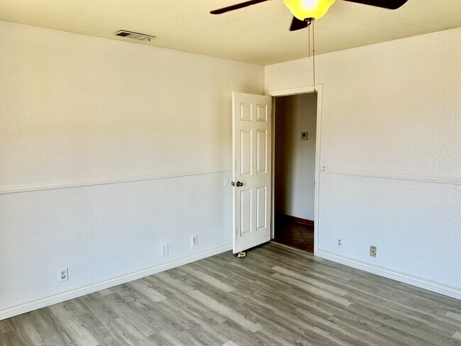 Building Photo - 9423 Eucalyptus St