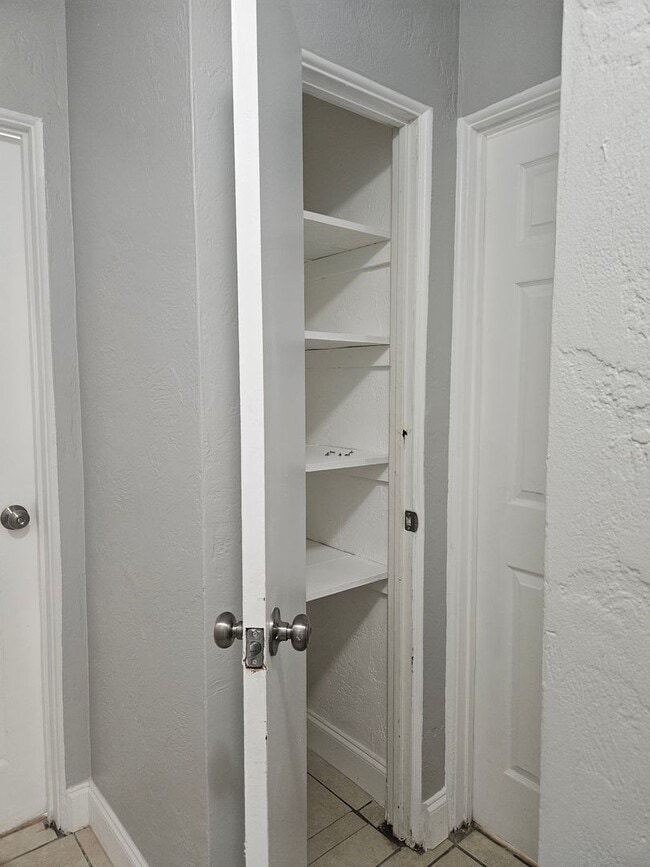 Building Photo - 3 bedroom 2 bath home