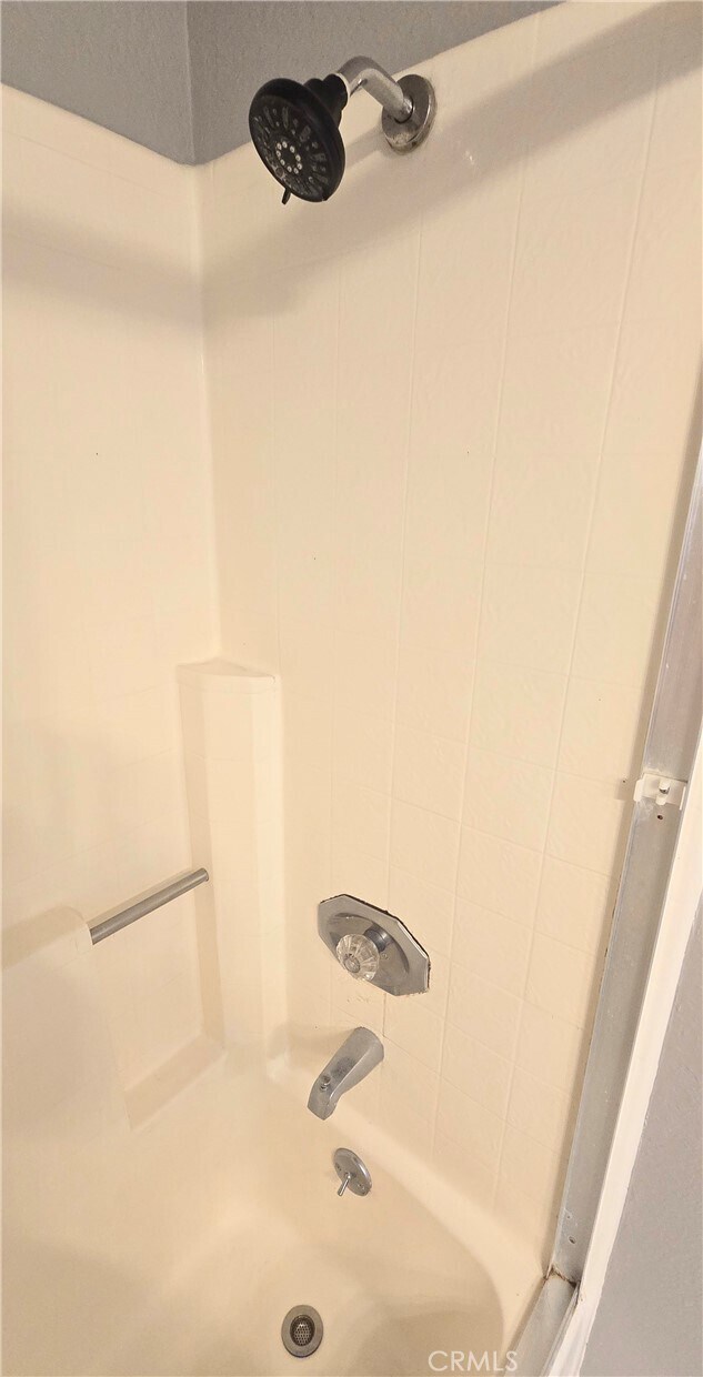 Building Photo - 630 W Dryden St