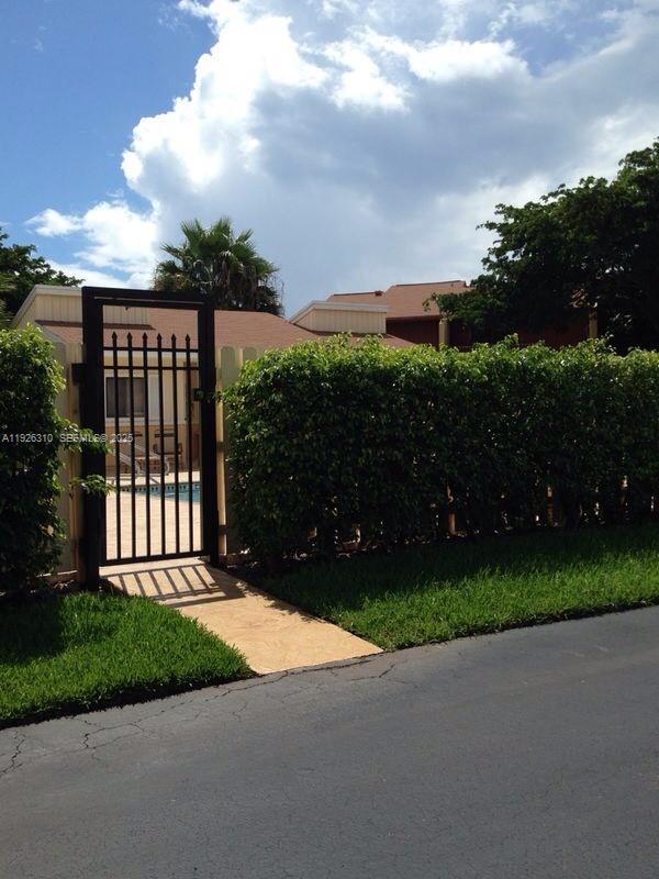 Building Photo - 405 SE 14th St