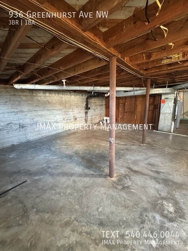 Building Photo - 936 Greenhurst Ave NW