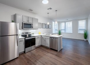 Building Photo - Axis at Ansel