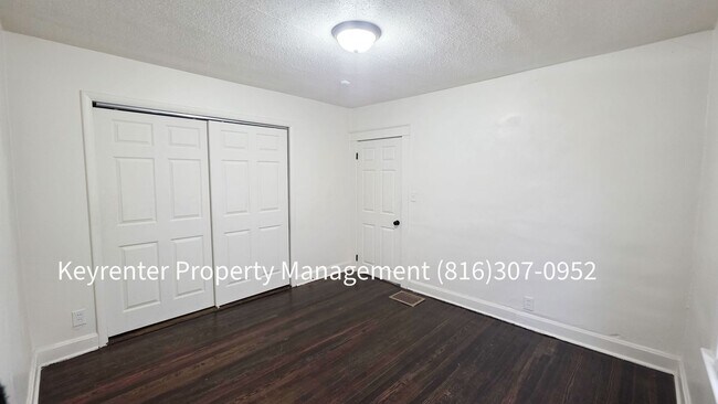 Building Photo - 1512 W College St