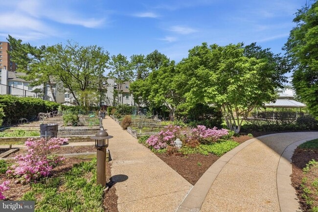 Building Photo - 5300 Holmes Run Pkwy