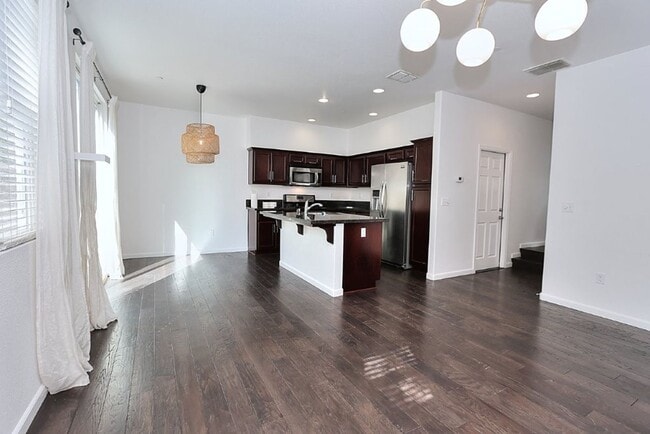 Building Photo - High Demand Park Place Home for Rent!