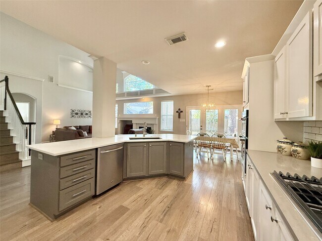 Building Photo - 251 N Maple Glade Cir