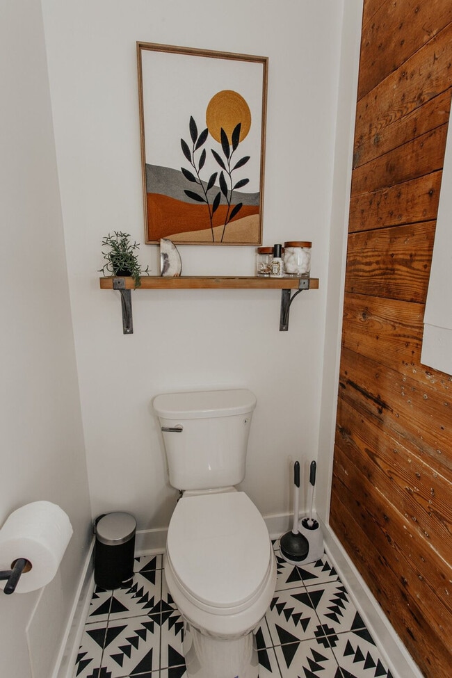 Building Photo - 3728 Homan Ave