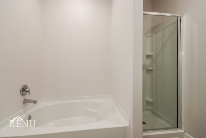 Building Photo - 10482 Sweetwater Creek Dr